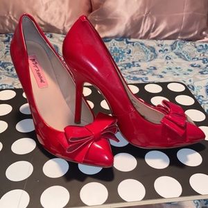 Betsy Johnson red patent leather bow